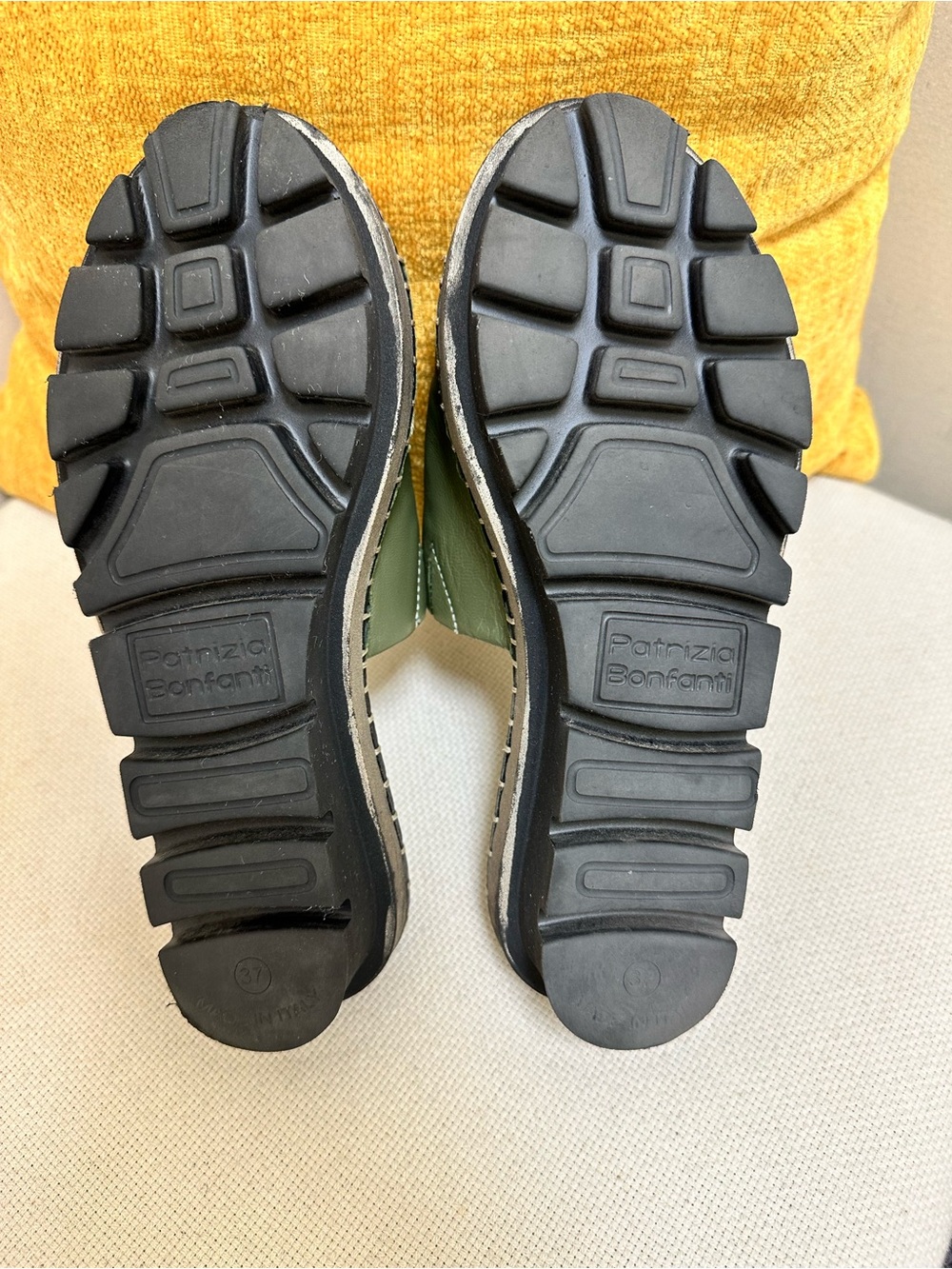 Patrizia Bonfanti Green Slides- euro Sze 37 = US sze 6 1/2 -GREAT CONDITION - Picture 6 of 10